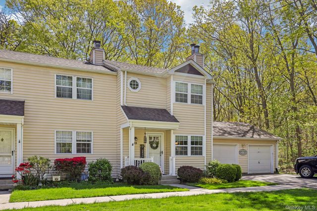13 Rutledge Commons, Yaphank, NY 11980