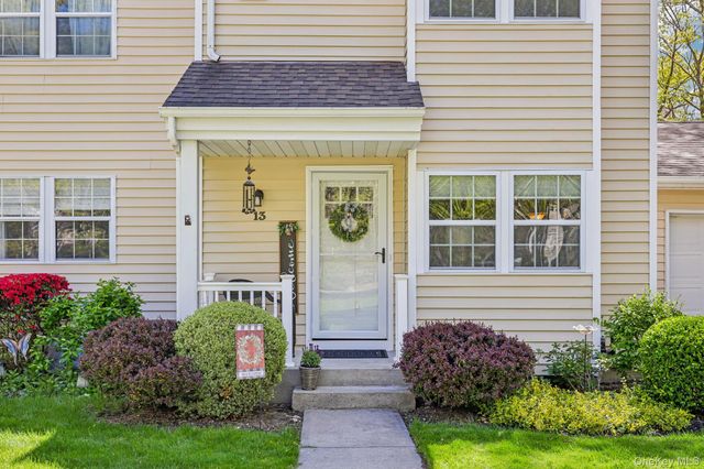13 Rutledge Commons, Yaphank, NY 11980