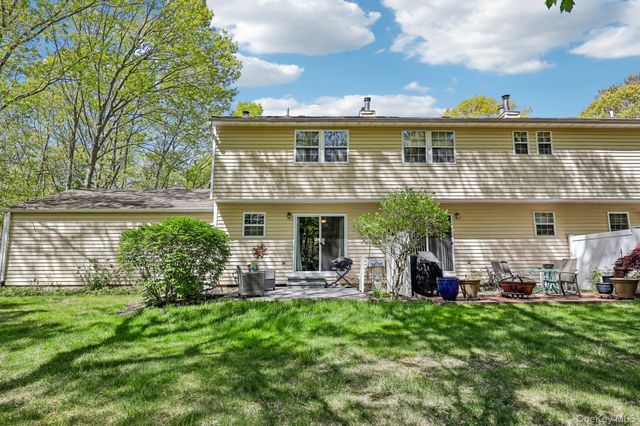 13 Rutledge Commons, Yaphank, NY 11980