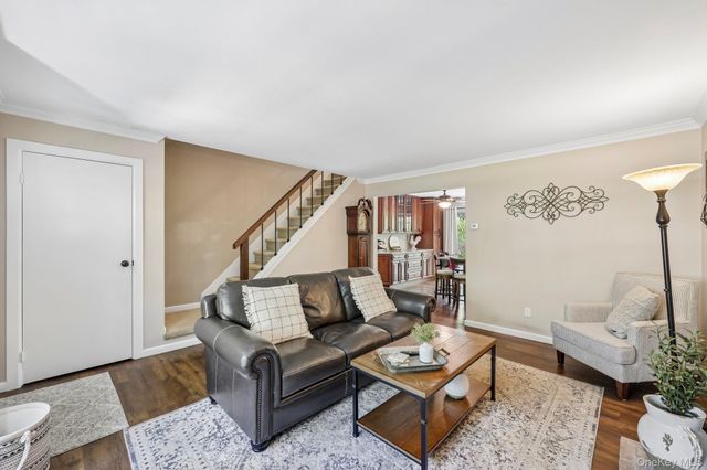 13 Rutledge Commons, Yaphank, NY 11980