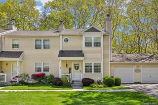 13 Rutledge Commons, Yaphank, NY 11980