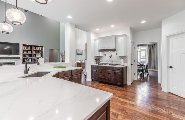 2339 Julianne Circle, Newburgh, IN 47630