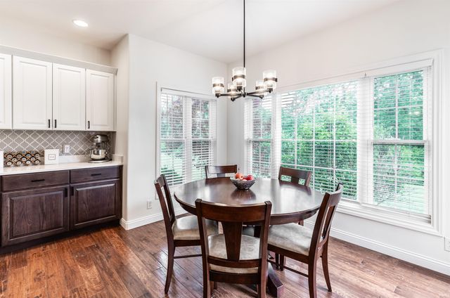 2339 Julianne Circle, Newburgh, IN 47630