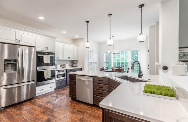 2339 Julianne Circle, Newburgh, IN 47630