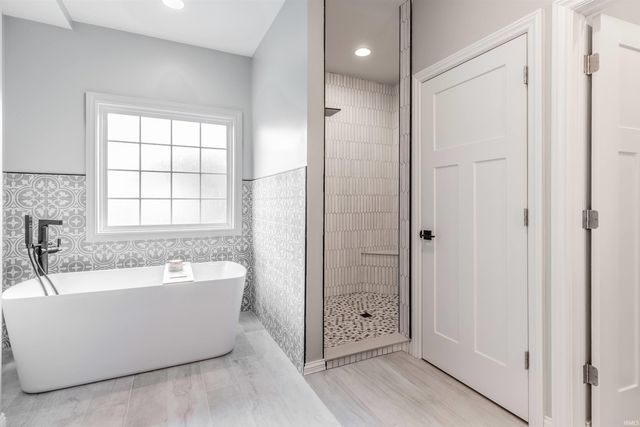 2339 Julianne Circle, Newburgh, IN 47630