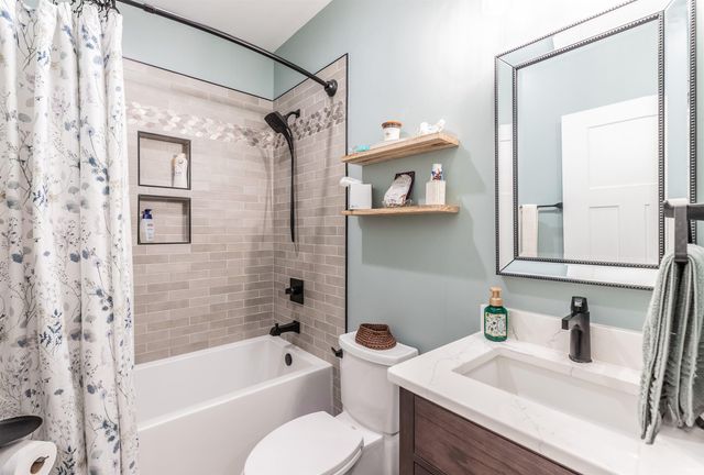 2339 Julianne Circle, Newburgh, IN 47630