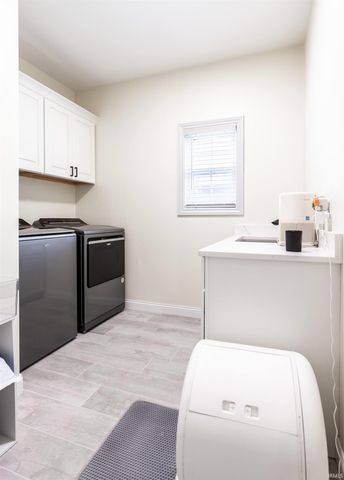 2339 Julianne Circle, Newburgh, IN 47630