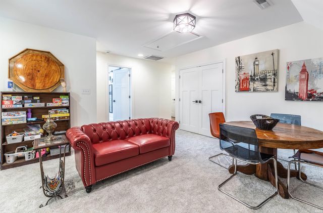 2339 Julianne Circle, Newburgh, IN 47630