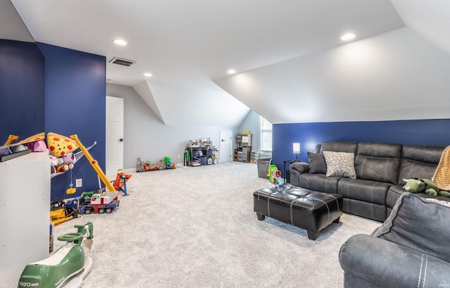 2339 Julianne Circle, Newburgh, IN 47630