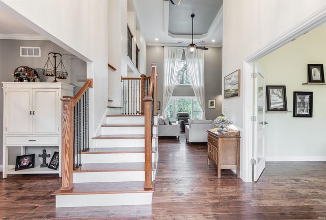 2339 Julianne Circle, Newburgh, IN 47630