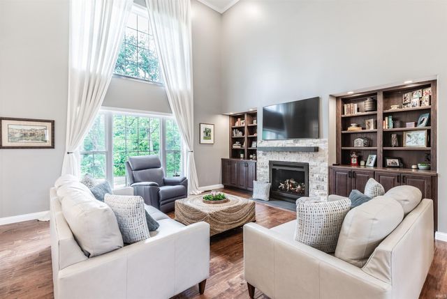 2339 Julianne Circle, Newburgh, IN 47630