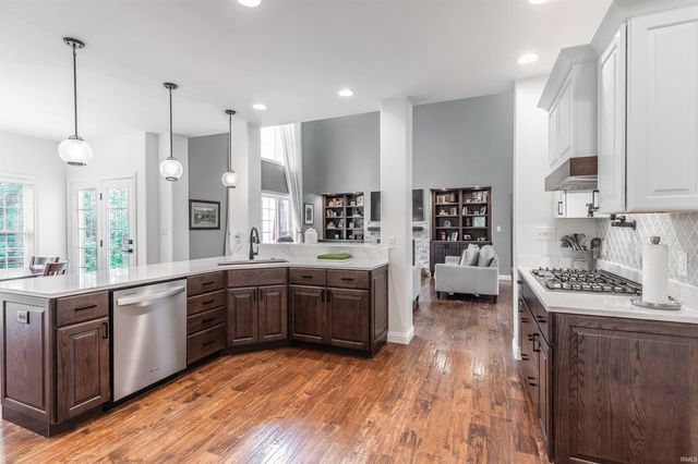 2339 Julianne Circle, Newburgh, IN 47630