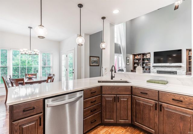 2339 Julianne Circle, Newburgh, IN 47630