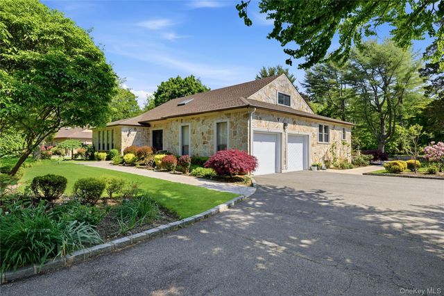 199 Cold Spring Road, Syosset, NY 11791