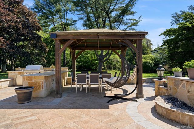 199 Cold Spring Road, Syosset, NY 11791