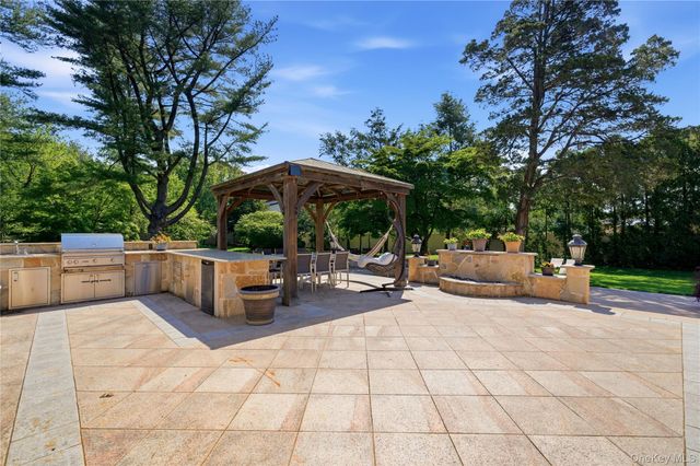 199 Cold Spring Road, Syosset, NY 11791