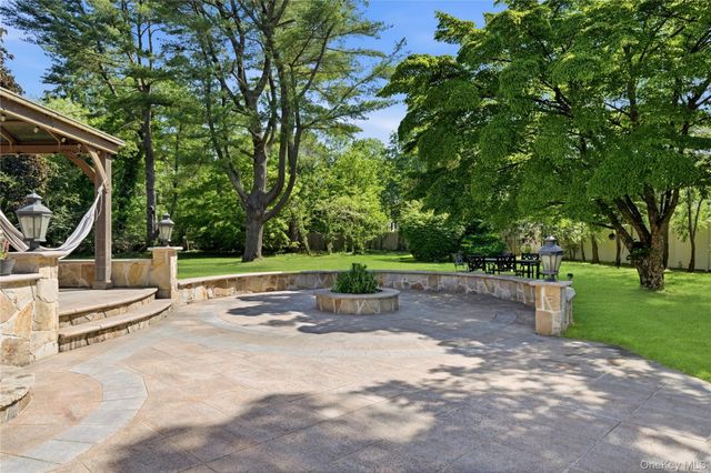 199 Cold Spring Road, Syosset, NY 11791