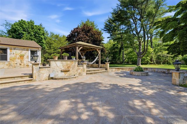 199 Cold Spring Road, Syosset, NY 11791