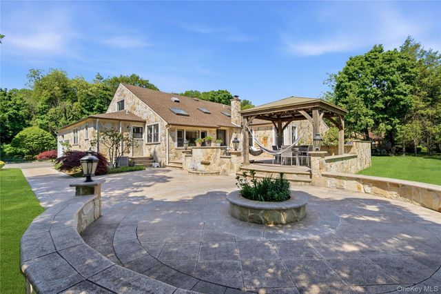 199 Cold Spring Road, Syosset, NY 11791
