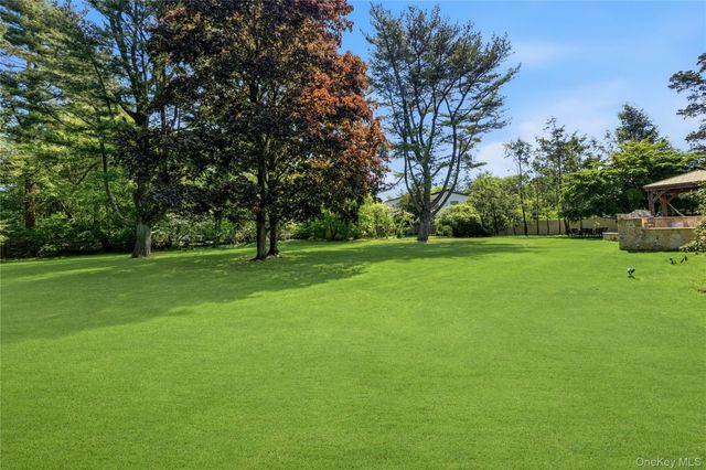 199 Cold Spring Road, Syosset, NY 11791