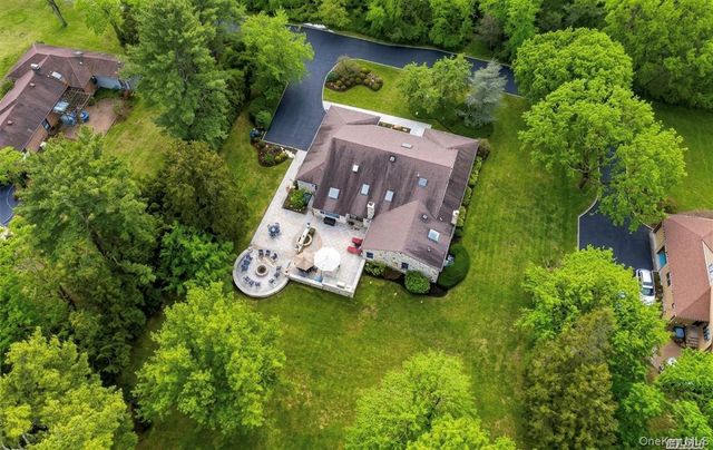 199 Cold Spring Road, Syosset, NY 11791