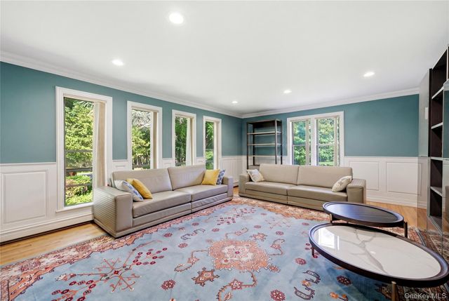199 Cold Spring Road, Syosset, NY 11791