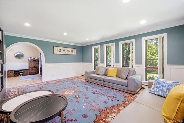 199 Cold Spring Road, Syosset, NY 11791