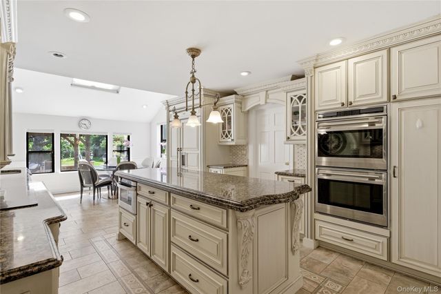 199 Cold Spring Road, Syosset, NY 11791