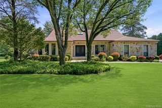 199 Cold Spring Road, Syosset, NY 11791