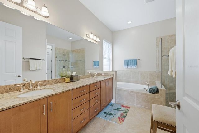5029 LAKE OVERLOOK AVENUE, Bradenton, FL 34208