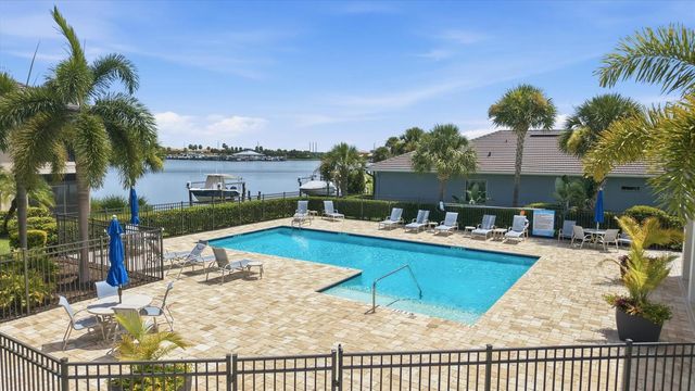 5029 LAKE OVERLOOK AVENUE, Bradenton, FL 34208