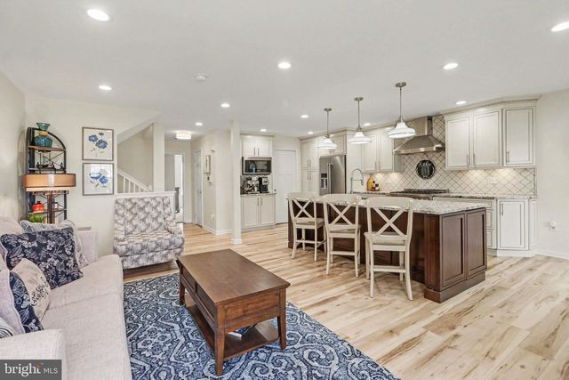 105 HAWK CT, Hummelstown, PA 17036