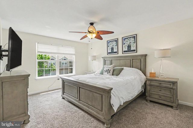 105 HAWK CT, Hummelstown, PA 17036