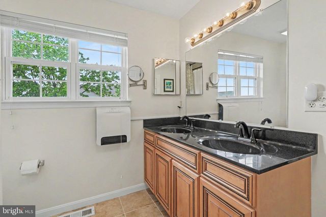 105 HAWK CT, Hummelstown, PA 17036