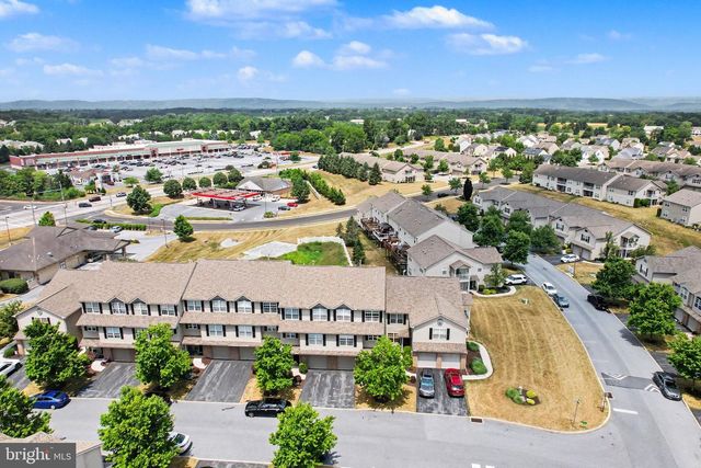 105 HAWK CT, Hummelstown, PA 17036