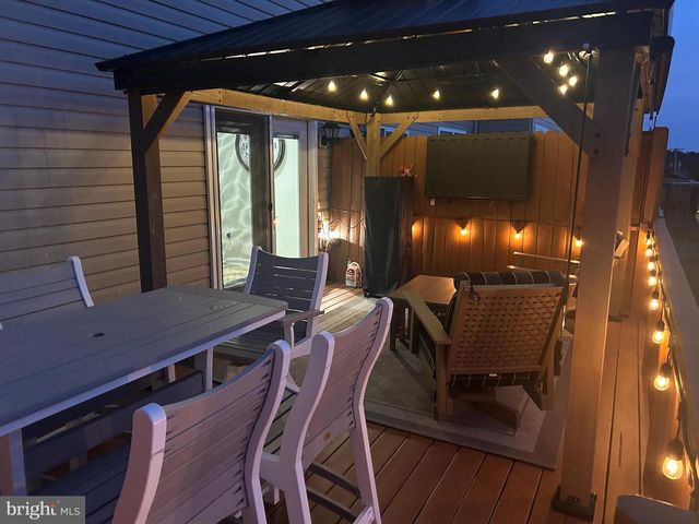 105 HAWK CT, Hummelstown, PA 17036