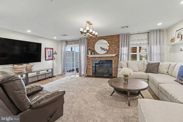105 HAWK CT, Hummelstown, PA 17036