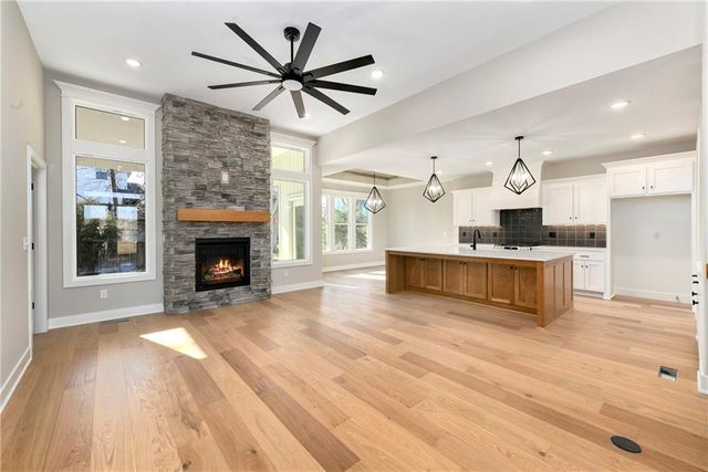 3940 SW Flintrock Drive, Lee's Summit, MO 64082