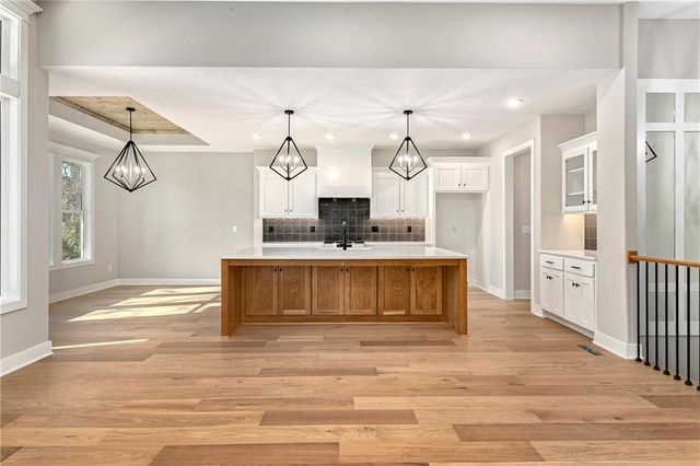 3940 SW Flintrock Drive, Lee's Summit, MO 64082