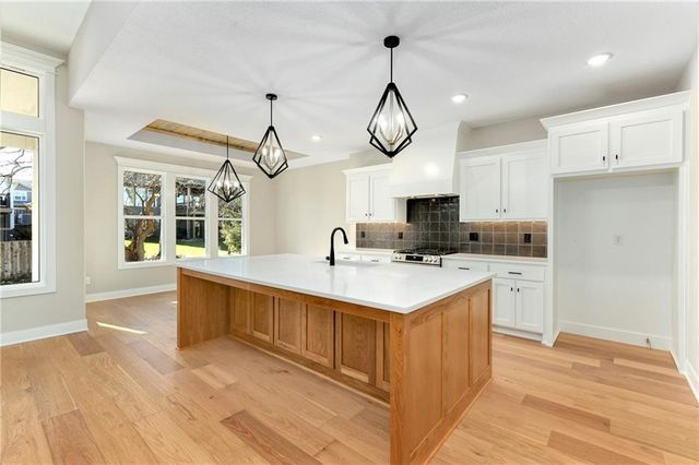 3940 SW Flintrock Drive, Lee's Summit, MO 64082