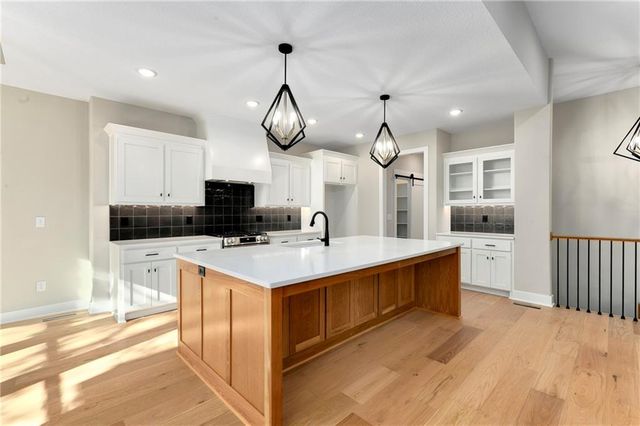 3940 SW Flintrock Drive, Lee's Summit, MO 64082