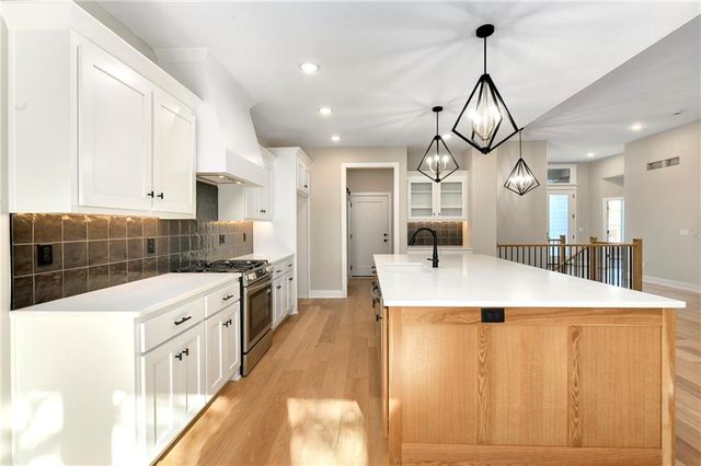 3940 SW Flintrock Drive, Lee's Summit, MO 64082