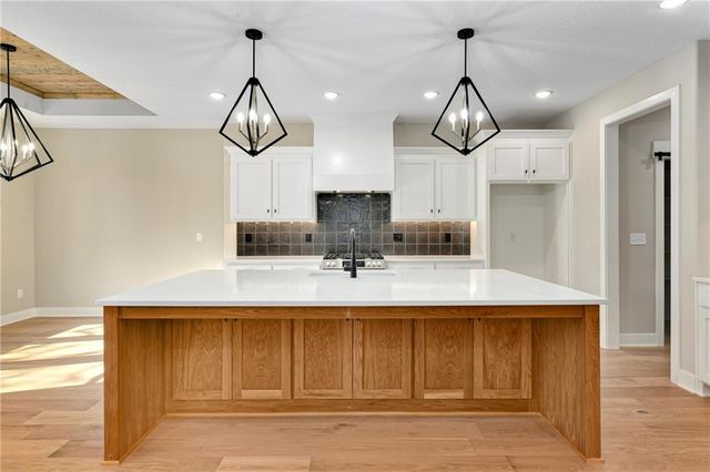 3940 SW Flintrock Drive, Lee's Summit, MO 64082