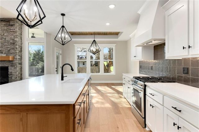 3940 SW Flintrock Drive, Lee's Summit, MO 64082