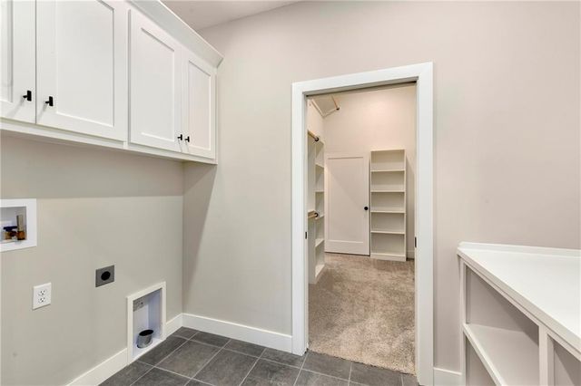 3940 SW Flintrock Drive, Lee's Summit, MO 64082