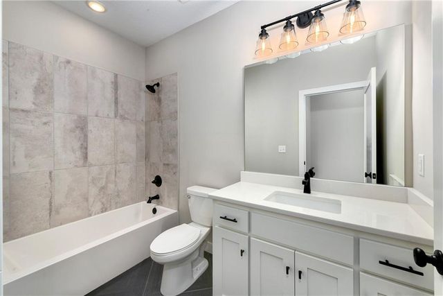 3940 SW Flintrock Drive, Lee's Summit, MO 64082