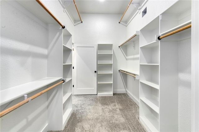 3940 SW Flintrock Drive, Lee's Summit, MO 64082