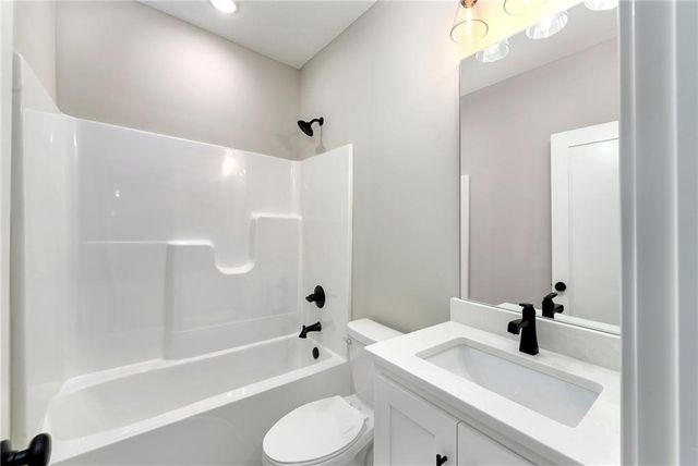 3940 SW Flintrock Drive, Lee's Summit, MO 64082