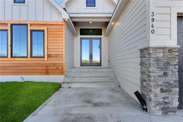 3940 SW Flintrock Drive, Lee's Summit, MO 64082