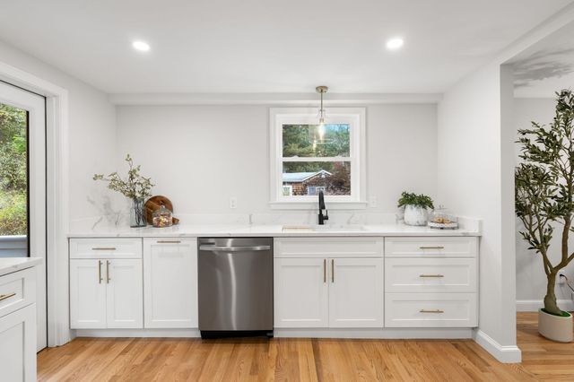 480 Forest St, Rockland, MA 02370